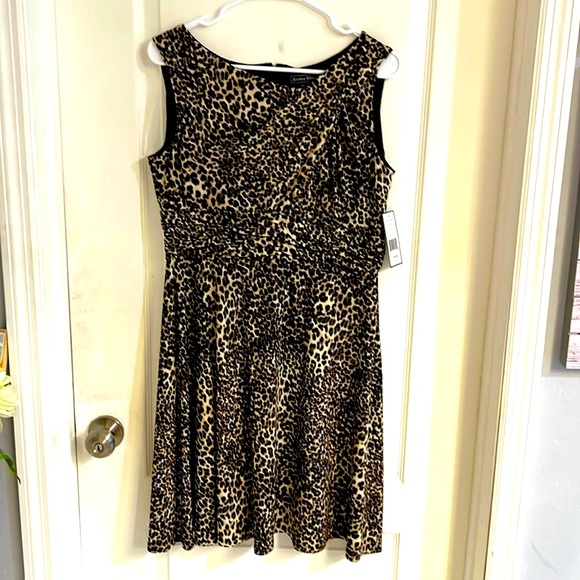 Jessica Howard Dresses & Skirts - Jessica Howard Leopard Print Dress 14P NWT